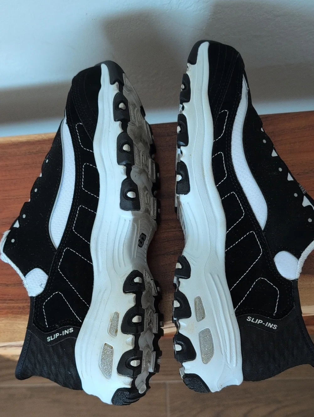 Skechers Slip In DLite's Fan Girl Black and White  Athletic Sneakers Size 8